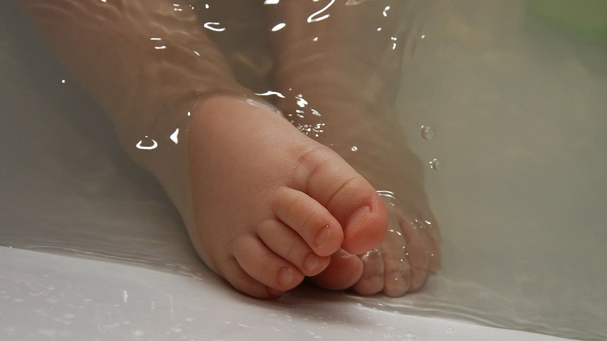 தண்ணீரில் மூழ்கடித்து 3 மாத குழந்தை கொலை.. YouTube வீடியோ பார்த்து தாய் செய்த கொடூர செயல் - நடந்தது என்ன?