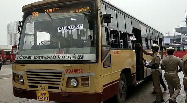 எப்படி பட்டாசு வெடிக்க வேண்டும்? விபத்து ஏற்பட்டால் செய்ய வேண்டியவை என்ன? - மீட்பு பணியினர் விழிப்புணர்வு