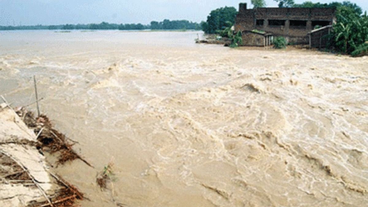 “ஒரு கையை இழந்த நிலையில் வெள்ளத்தில் சிக்கிய 3 கர்ப்பிணிகளை மீட்ட ஓட்டுநர்” : நெகிழ்ச்சி சம்பவம்!