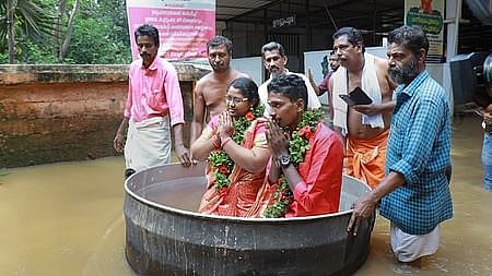 “எங்க கல்யாணத்த மழை வெள்ளம் தடுப்பதா..? நெவர்” : காதல் ஜோடி எடுத்த முடிவு - இணையத்தில் வைரல்!