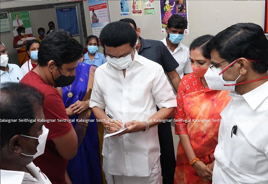 “தடுப்பூசி முகாம்களை ஆய்வு செய்த முதலமைச்சர் மு.க.ஸ்டாலின்” : கண்ணகி நகரில் நடந்த நெகிழ்ச்சி! (album)