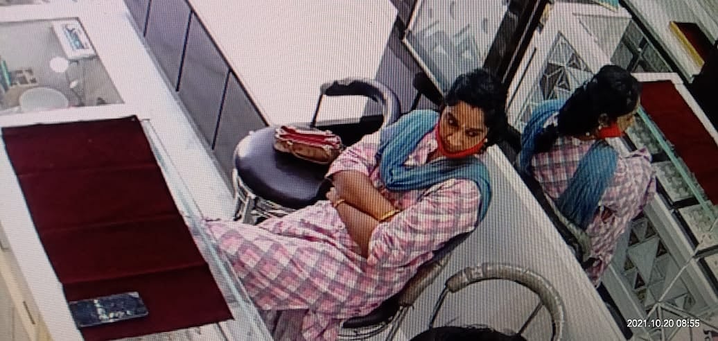 கவரிங் நகையை எக்ஸ்சேஞ்ச் செய்து மோசடி; தமிழ்நாடு முழுவதும் வேலையை காட்டிய பலே கில்லாடி பெண் கைது!