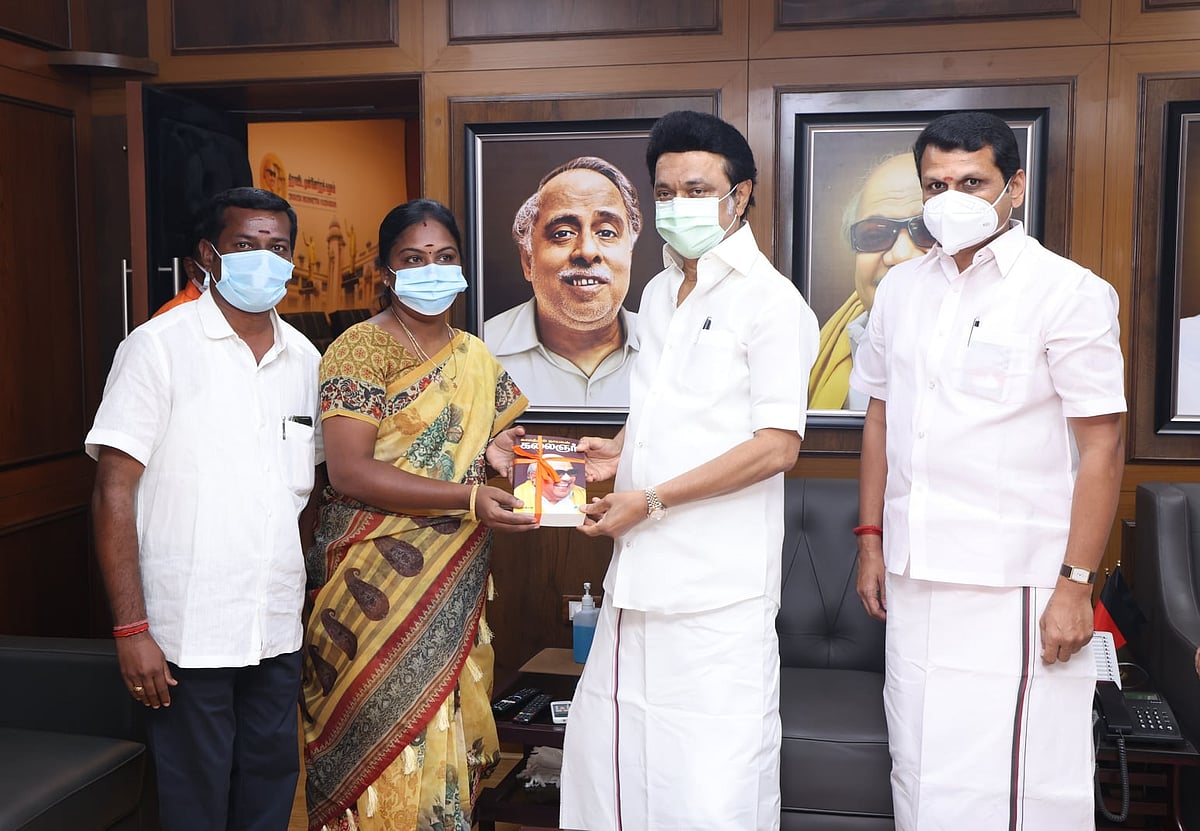 தி.மு.கவில் இணைந்த கரூர், புதுக்கோட்டை மாவட்ட அ.தி.மு.க, தே.மு.தி.க நிர்வாகிகள்!