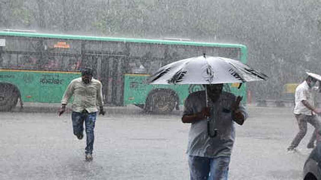 அடுத்த 4 நாட்களுக்கு தமிழ்நாட்டில் கனமழை... மீனவர்கள் கடலுக்கு செல்ல வேண்டாம் : வானிலை மையம் எச்சரிக்கை!