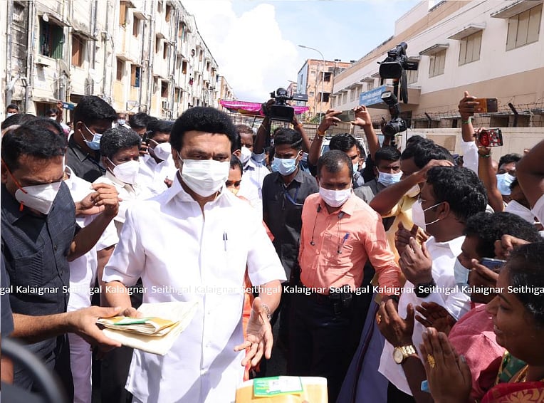 “தடுப்பூசி முகாம்களை ஆய்வு செய்த முதலமைச்சர் மு.க.ஸ்டாலின்” : கண்ணகி நகரில் நடந்த நெகிழ்ச்சி! (album)