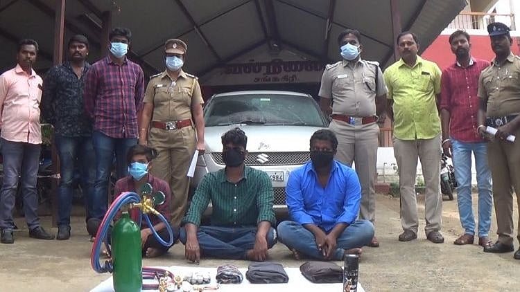 ரூ.1.32 கோடி ATM பணத்துடன் காணாமல் போன கொள்ளையன்... 2 ஆண்டுகளுக்குப் பிறகு போலிஸில் சிக்கியது எப்படி?