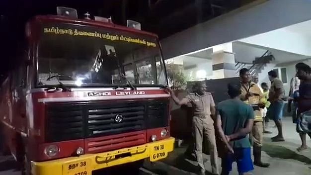 “அறைக்குள் சிக்கிய 1½ வயது குழந்தை” : நவீன தொழில் நுட்ப உதவியுடன் குழந்தையை மீட்ட தீயணைப்பு துறையினர் !