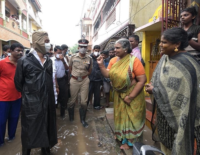 ஆட்சி அதிகாரம் இருந்தாலும் இல்லாவிட்டாலும் ஒரு தலைவனுக்கு உதாரணம் இவர்: சென்னை மழையில் முதல்வர் (ALBUM)