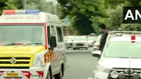 "ஆம்புலன்ஸுக்கு வழிவிட்டு ஒதுங்கிய முதலமைச்சர் கான்வாய்" - குவியும் பாராட்டு : வைரலாகும் வீடியோ!