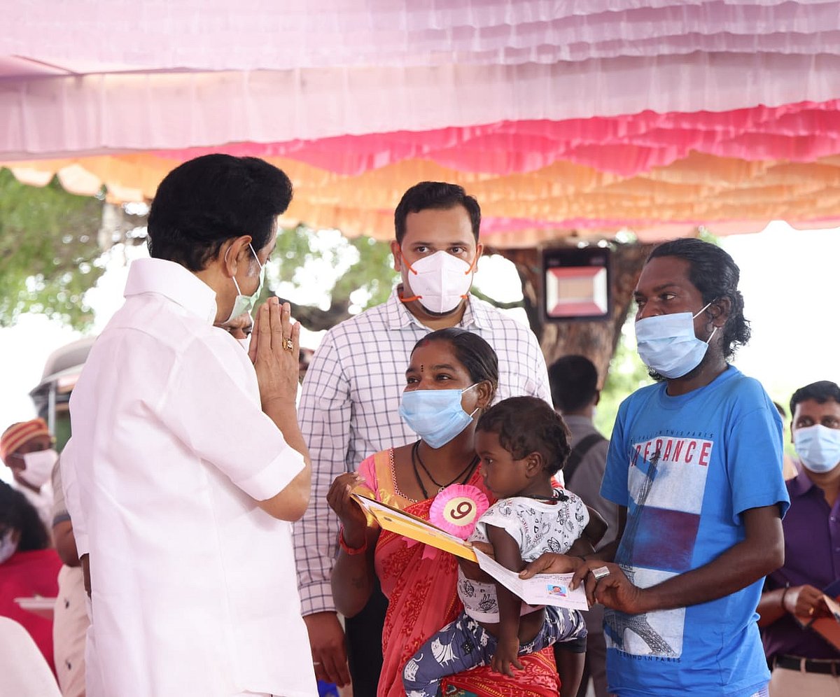 நிஜத்தில் ஒரு ’ஜெய்பீம்’ : நரிக்குறவ மக்களின் பரிதவிப்பை போக்கிய முதலமைச்சர் மு.க.ஸ்டாலின்! (Album)