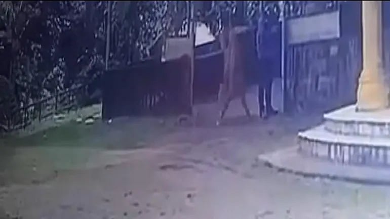 “திருமணம் செய்ய மறுத்த காதலன் முகத்தில் ஆசிட் வீசிய காதலி” : கேரளாவில் நடந்த ‘பகீர்’ சம்பவம் !