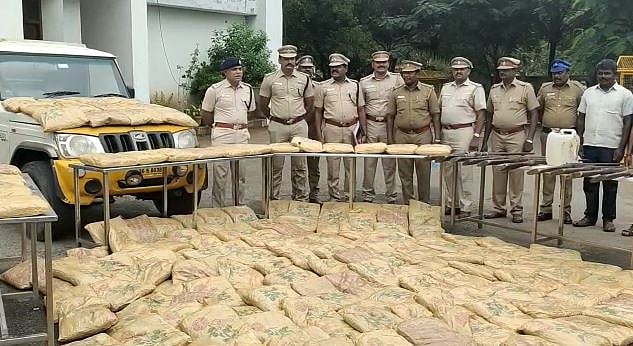 ₹1 கோடி கஞ்சா; 10லி சாராயம், நாட்டுத் துப்பாக்கி என கூண்டோடு கைதான கும்பல் ; வேட்டையாடிய நாமக்கல் போலிஸ் 