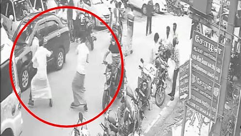 “CPI பிரமுகரை வெட்டிக்கொன்ற வழக்கில் 5 பேர் கைது - போலிஸார் தீவிர விசாரணை” : பதைபதைக்க வைத்த CCTV காட்சி!