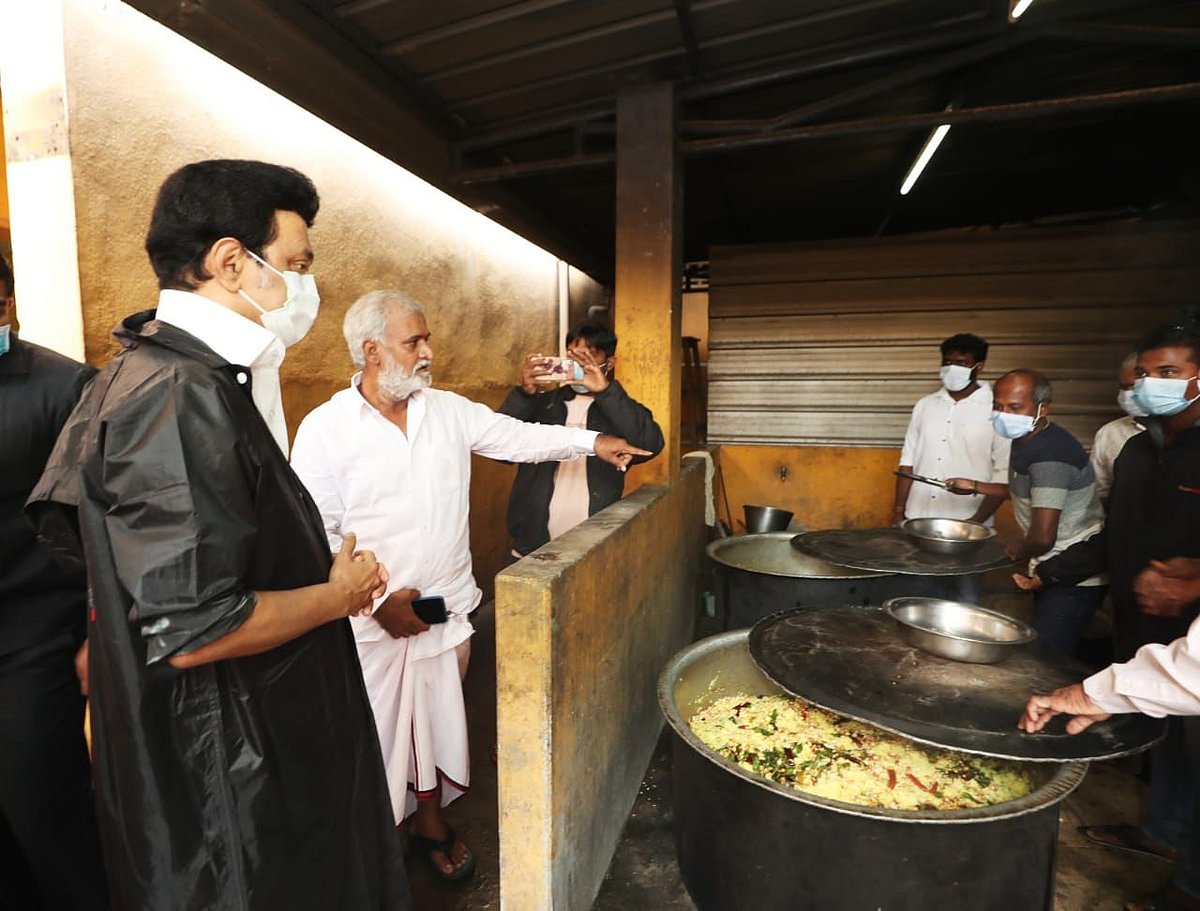 ”மக்களுக்கு வழங்கும் உணவின் சுவை, தரத்தை ஆய்வு செய்த முதலமைச்சர் மு.க.ஸ்டாலின்” - புகைப்படத் தொகுப்பு!