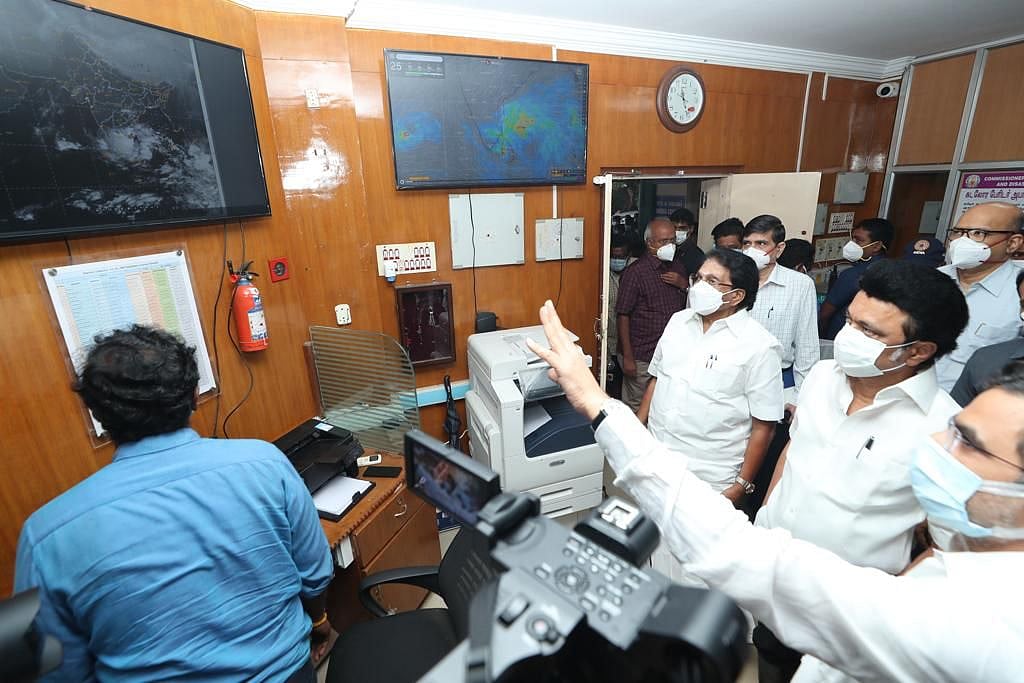 4வது நாளாக ஓயாத மழை; சூறாவளியாய் சுழலும் மக்கள் முதலமைச்சர்! (புகைப்படத் தொகுப்பு)