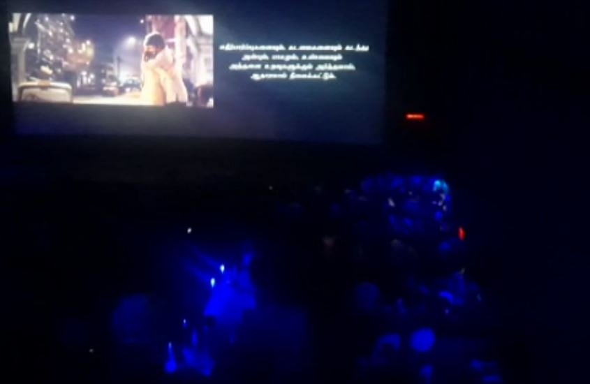 ’அண்ணாத்த’ திரையிடப்பட்ட தியேட்டரில் பரபரப்பு; ஃபால் சீலிங் விழுந்ததால் அலறியடித்து ஓடிய ரசிகர்கள்!