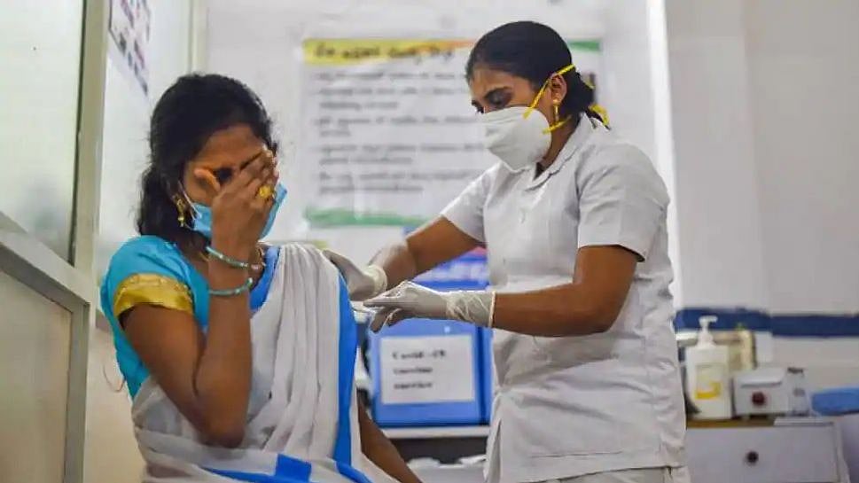 “ஒரு டோஸ் கூட போடலையா..? அப்போ பெட்ரோல், ரேஷன் பொருட்கள் இல்லை” : கலெக்டர் உத்தரவால் மக்கள் அதிர்ச்சி!