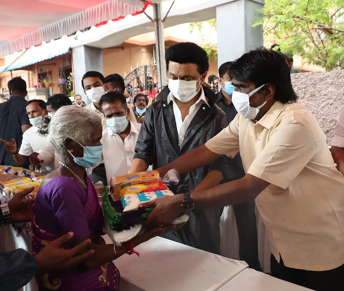 ”மக்களுக்கு வழங்கும் உணவின் சுவை, தரத்தை ஆய்வு செய்த முதலமைச்சர் மு.க.ஸ்டாலின்” - புகைப்படத் தொகுப்பு!