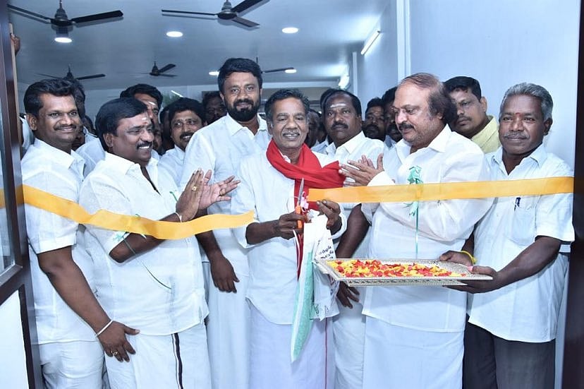 'புதுச்சேரி பாகூர் தொகுதி புதிய சட்டமன்ற உறுப்பினர் அலுவலகத்தில் நூலகம்' - தி.மு.க எம்.எல்.ஏ அசத்தல்!