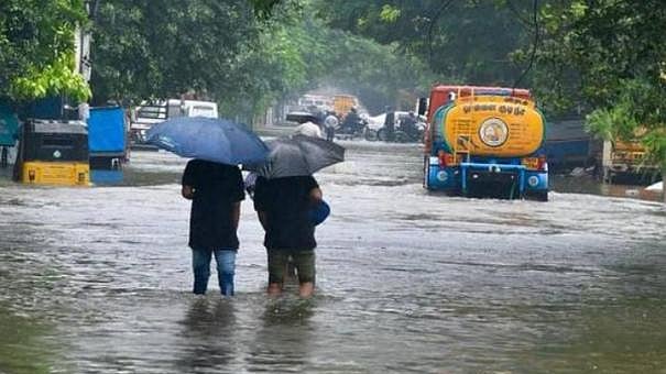 கனமழை காரணமாக நாளை பள்ளி, கல்லூரிகளுக்கு விடுமுறை... எந்த மாவட்டங்களில் தெரியுமா..?