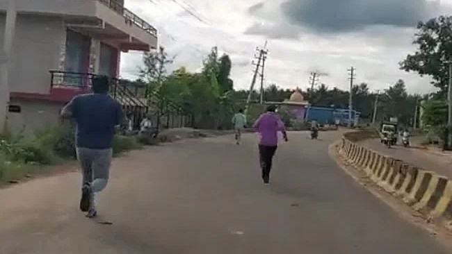 கைதுக்கு பயந்து கால்வாயில் சீருடையை வீசிய போலிஸ்; விடாமல் துரத்திச் சென்று கைது செய்த ஊழல் தடுப்பு படை!