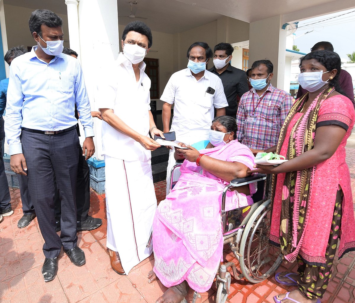 கனமழையால் பாதிக்கப்பட்ட கன்னியாகுமரி... சேதமான பகுதிகளில் ஆய்வு செய்த முதலமைச்சர் மு.க.ஸ்டாலின்! #Album