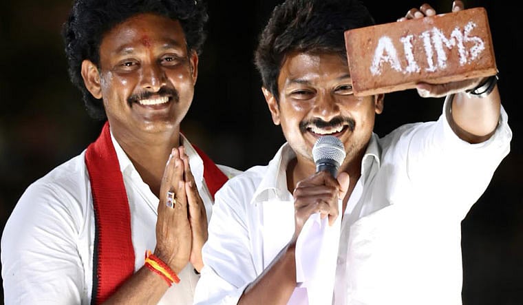 “ஒற்றை செங்கல் புரட்சியின் வெற்றி நாயகன் உதயநிதி ஸ்டாலின்” : பிறந்தநாள் சிறப்புக் கட்டுரை!