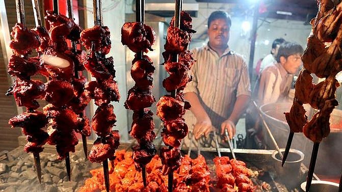 “மத உணர்வு புண்படுது.. ஹோட்டல்களில் இறைச்சி உணவுகளை வெளியில் வைக்கக்கூடாது” : குஜராத்தில் அதிர்ச்சி!