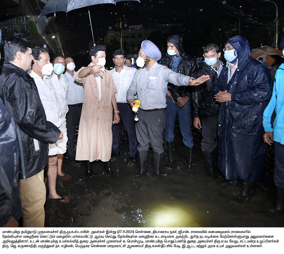 “நேரம், காலம் பார்க்காது களத்திலேயே இருந்து பணியை தொடர்க; உங்களோடு  நானும் களத்தில் நிற்பேன்!” : முதல்வர்