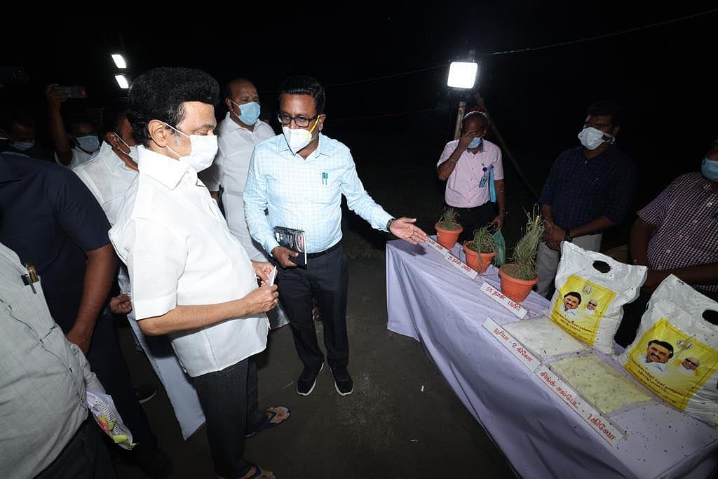 இரவு வரை மழை பாதிப்பை பார்வையிட்டு விவசாயிகளை சந்தித்த முதலமைச்சர்.. உரிய நிவாரணம் வழங்கப்படும் என உறுதி!