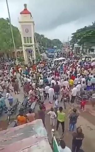 விபத்தில் பலியான 1 ரூபாய் பிச்சைக்காரர்; ஊரே சேர்ந்து இறுதி ஊர்வலம் நடத்திய நெகிழ்ச்சி: என்ன காரணம்?
