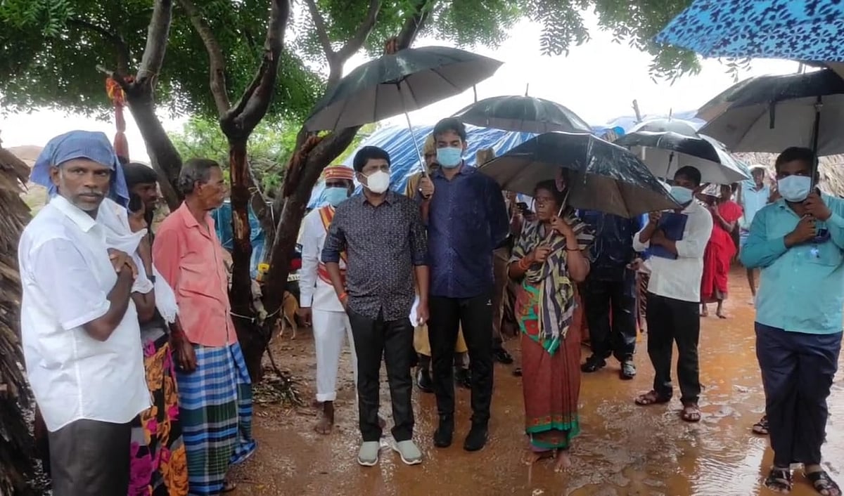 “என்ன உதவின்னாலும் என்னை கூப்பிடுங்க” : இருளர், நரிக்குறவர் மக்களுக்கு பட்டா வழங்க உத்தரவிட்ட ஆட்சியர்!