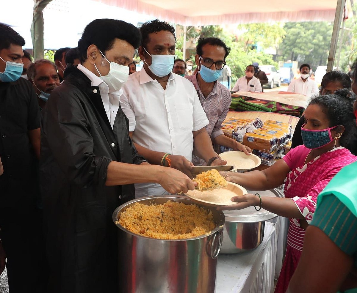 ”மக்களுக்கு வழங்கும் உணவின் சுவை, தரத்தை ஆய்வு செய்த முதலமைச்சர் மு.க.ஸ்டாலின்” - புகைப்படத் தொகுப்பு!