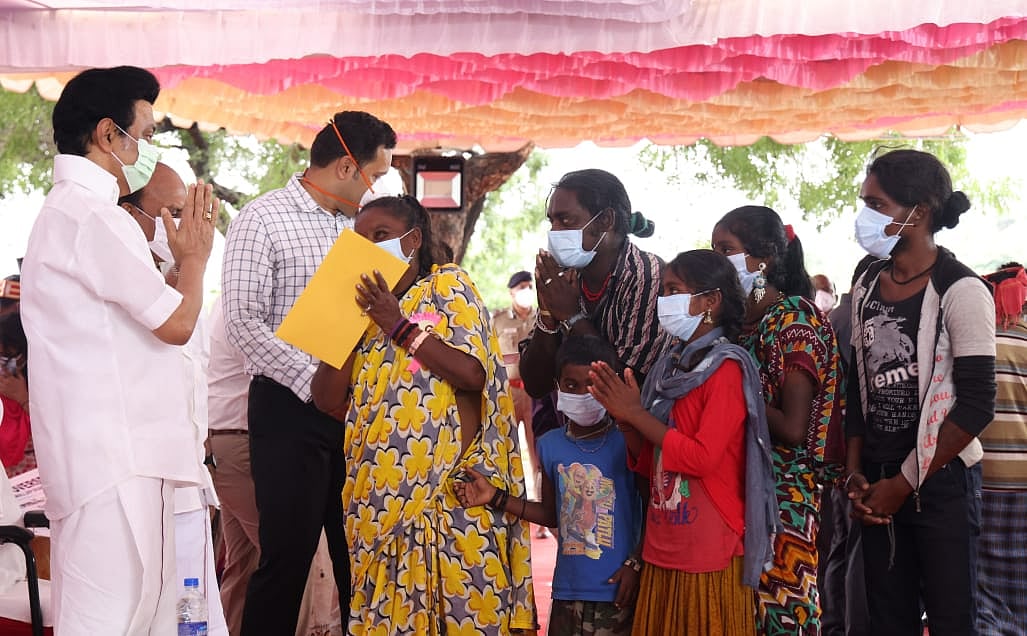 நிஜத்தில் ஒரு ’ஜெய்பீம்’ : நரிக்குறவ மக்களின் பரிதவிப்பை போக்கிய முதலமைச்சர் மு.க.ஸ்டாலின்! (Album)