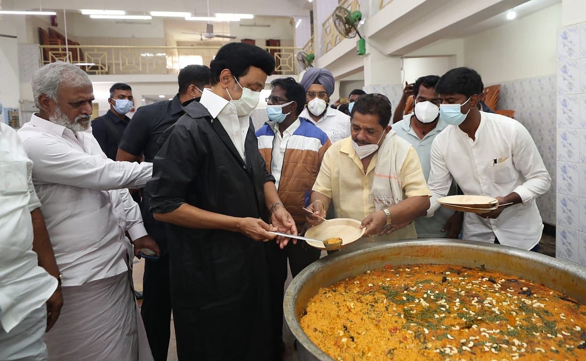 ”மக்களுக்கு வழங்கும் உணவின் சுவை, தரத்தை ஆய்வு செய்த முதலமைச்சர் மு.க.ஸ்டாலின்” - புகைப்படத் தொகுப்பு!