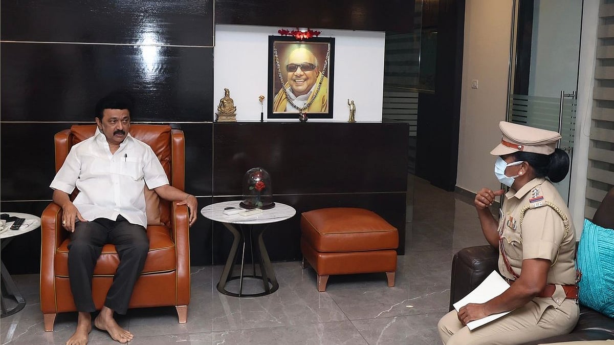 “உறவினர் முன்னிலையில் அமர்ந்திருப்பது போல உணர்ந்தேன்” : முதல்வரை சந்தித்த காவலர் ராஜேஸ்வரி நெகிழ்ச்சி!