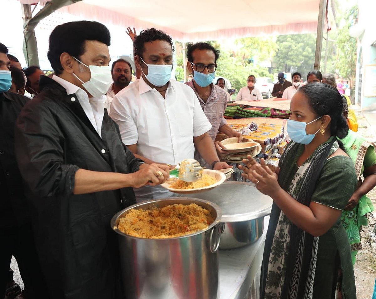 ”மக்களுக்கு வழங்கும் உணவின் சுவை, தரத்தை ஆய்வு செய்த முதலமைச்சர் மு.க.ஸ்டாலின்” - புகைப்படத் தொகுப்பு!