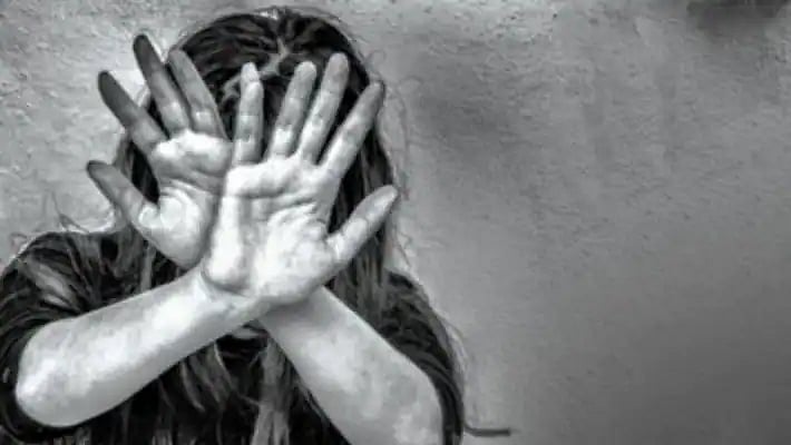 Whatsapp-ல் “Hi” அனுப்பினால் போதும்... பெண் குழந்தைகள் புகாரளிக்க அவசர எண்ணை அறிவித்த மாவட்ட ஆட்சியர்!