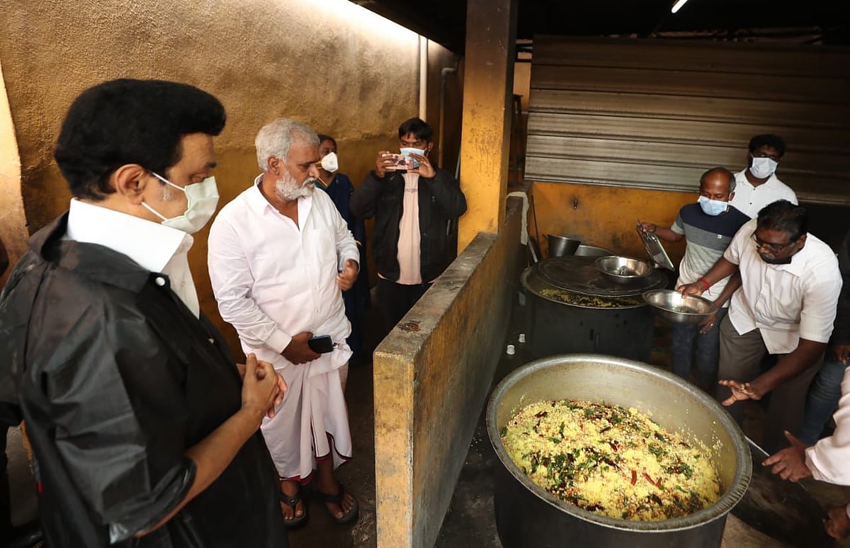 ”மக்களுக்கு வழங்கும் உணவின் சுவை, தரத்தை ஆய்வு செய்த முதலமைச்சர் மு.க.ஸ்டாலின்” - புகைப்படத் தொகுப்பு!