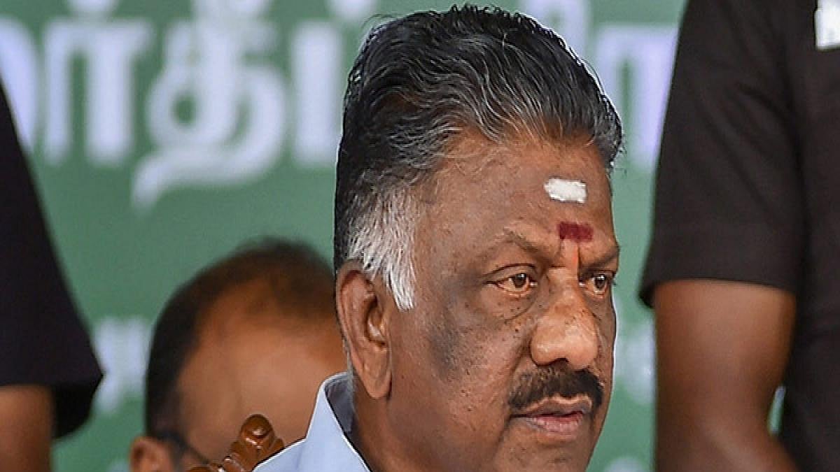“எங்க அண்ணன் சேகர்பாபு இருக்காரு.. நீங்க ஏன் வர்றீங்க..": OPS-ஐ காரை விட்டு இறங்கவிடாமல் துரத்திய மக்கள்!