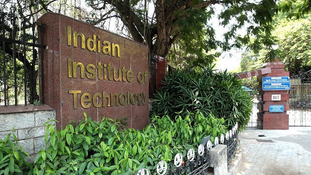 தமிழ்த்தாய் வாழ்த்தை புறக்கணித்து சமஸ்கிருதத்தில் மந்திரம் சொல்ல வைப்பதா? - சர்ச்சையை கிளப்பிய சென்னை IIT