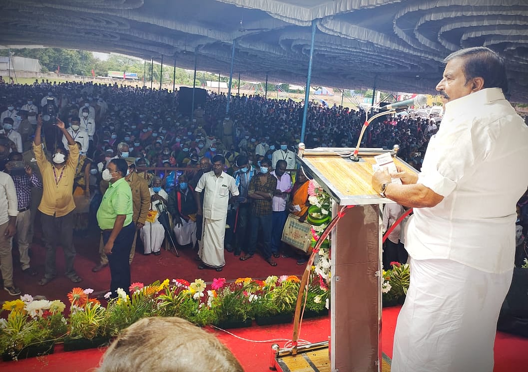 விபத்தில் கையை இழந்த வாலிபரின் கோரிக்கையை உடனடியாக நிறைவேற்றிய  அமைச்சர் கே.என்.நேரு!