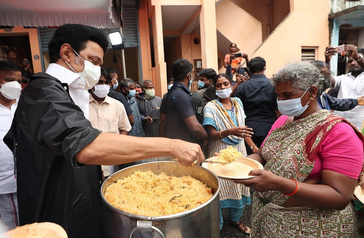 ”மக்களுக்கு வழங்கும் உணவின் சுவை, தரத்தை ஆய்வு செய்த முதலமைச்சர் மு.க.ஸ்டாலின்” - புகைப்படத் தொகுப்பு!
