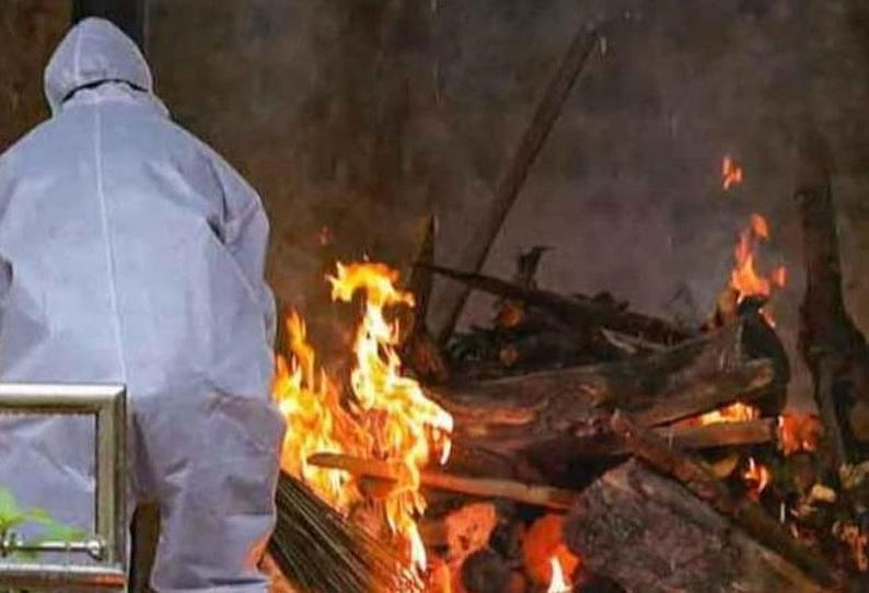 ”இனி இவர்களும் முன்களப் பணியாளர்களே” - மயான பணியாளர்களை கவுரவித்த தமிழ்நாடு அரசு!