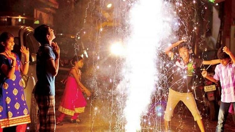 பட்டாசு புகையை சுவாசிப்பதால் என்னவெல்லாம் நேரும்? பிணி வகைகளை அடுக்கும் சென்னை KMC மருத்துவமனை முதல்வர்!