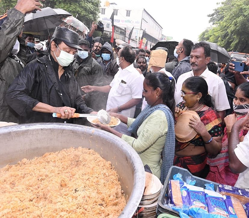 2வது நாளாக களத்தில் இறங்கி சென்னையில் மக்களை பாதுகாக்கும் பணியில் முதலமைச்சர் மு.க.ஸ்டாலின்! (Album)