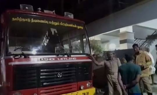 தானியங்கி கதவால் அறைக்குள் சிக்கிய 1 1/2 வயது குழந்தை; Wifi மூலம் குழந்தையை மீட்ட தீயணைப்பு துறையினர்!