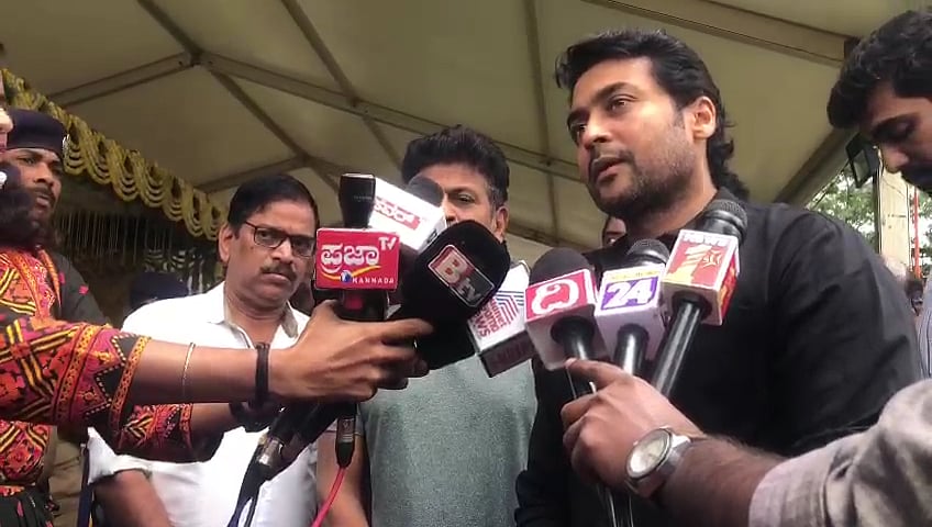 “அம்மா சொன்னது ஞாபகம் இருக்கு..” : புனீத் ராஜ்குமார் நினைவிடத்தில் நடிகர் சூர்யா உருக்கம் !