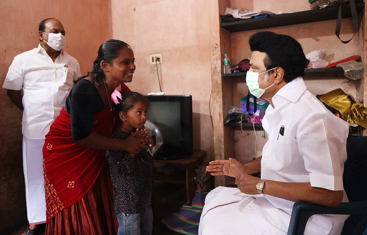 நிஜத்தில் ஒரு ’ஜெய்பீம்’ : நரிக்குறவ மக்களின் பரிதவிப்பை போக்கிய முதலமைச்சர் மு.க.ஸ்டாலின்! (Album)