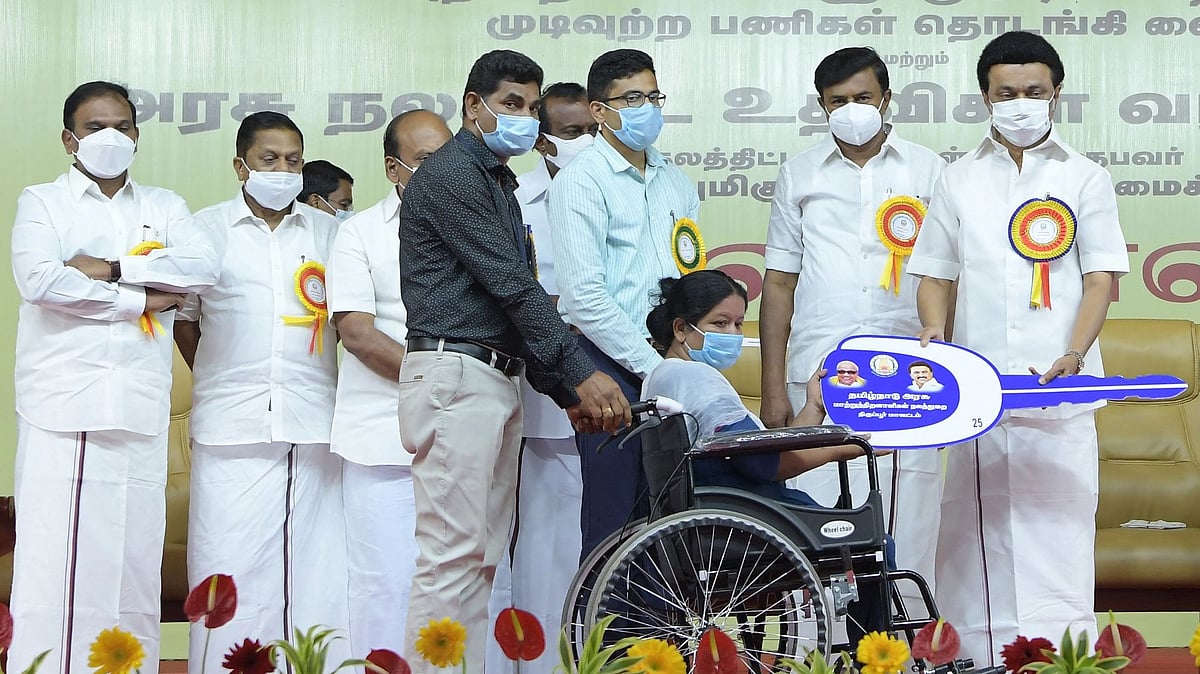 திருப்பூரில் ரூ.41.24 லட்சம் மதிப்பிலான திட்டங்களுக்கு அடிக்கல் நாட்டி நலத்திட்ட உதவி வழங்கிய முதல்வர்!